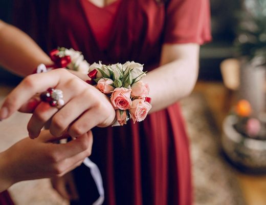 Los mejores complementos de boda realizados con flores